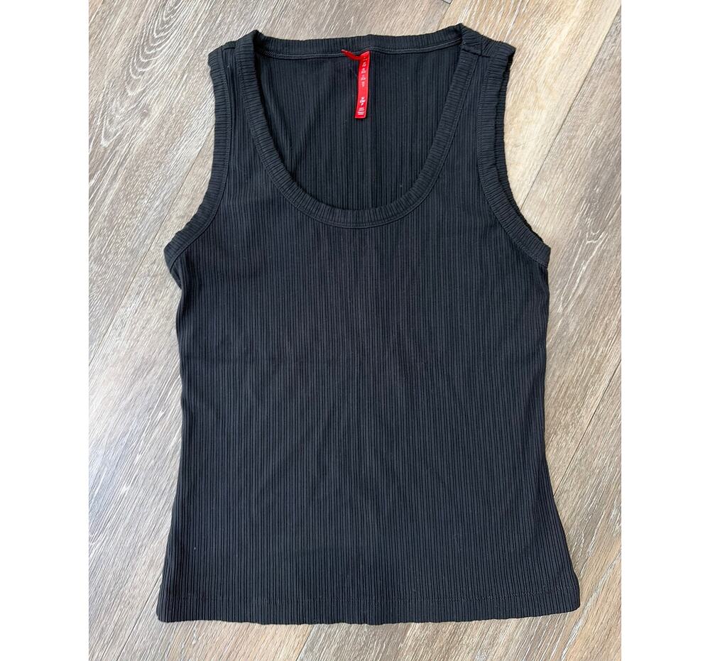 SPANX Ribbed Tank Top Small Black Shaping Stretch Scoop Neck